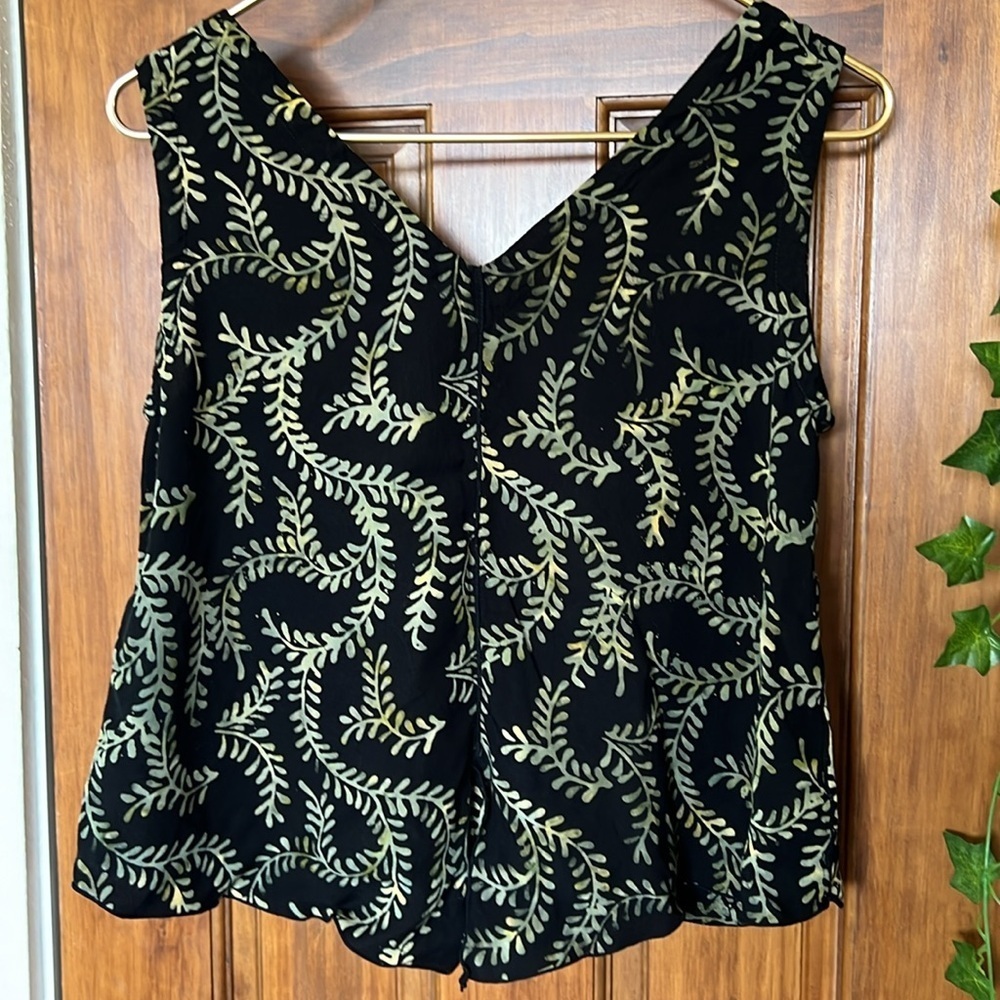 Tropical Print 100% Rayon V Neck Tank Black and Green Leaves | XS - Picture 2 of 7